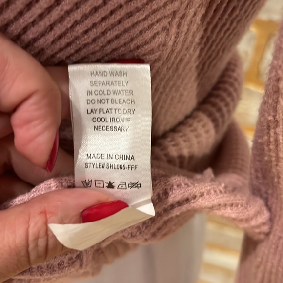 Summer & Rose Dusty Rose Madison Surplice Ribbed Crossover Knit V-Neck Sweater. - Picture 8 of 9